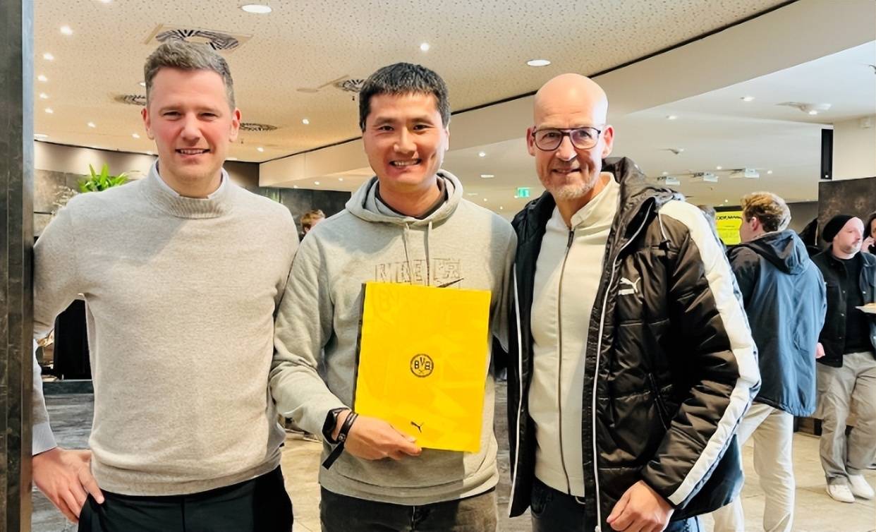 他曾在德甲留洋多年踢主力，现在退役后成中超名帅，已得到认可